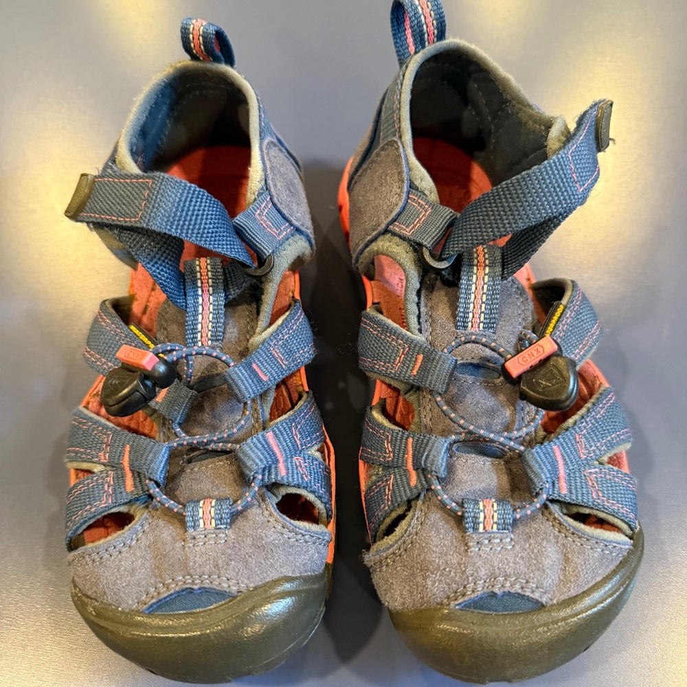 Size 1 Keens - Navy - GUC